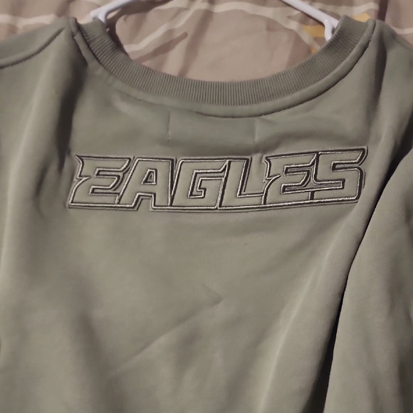 Philadelphia Eagles Womens Green Crewneck Sweatshirt - Picture 5 of 6